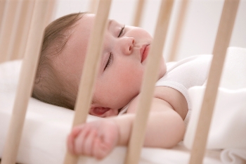 Как приучить малыша засыпать без капризов?