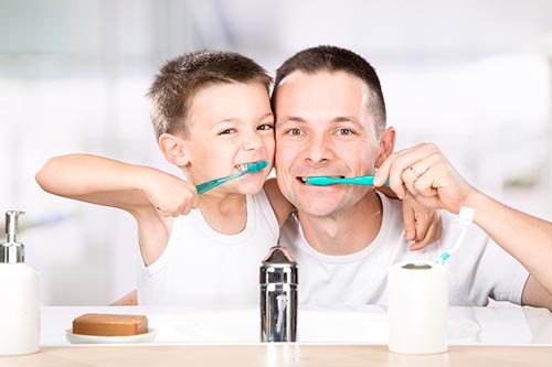 Как чистить зубы с малышом