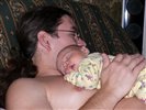 Так сладко спиться на груди у папы!!!!!