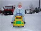 Можно нагрузить немало В мощный кузов самосвала. Отвезёт он всё что нужно Быстро, весело и дружно!