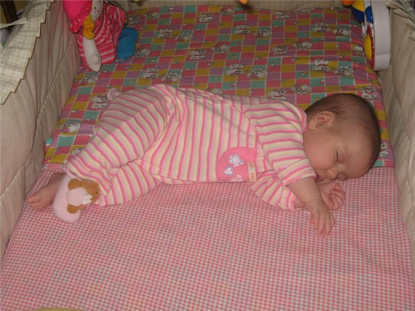 Стася спит, она устала