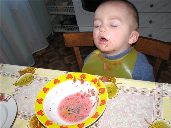 Глебушка наелся и отвалился