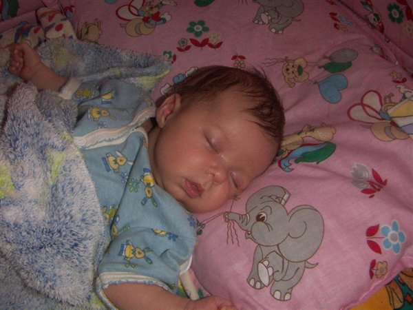 Спит наша малышка, Ксеня-шалунишка