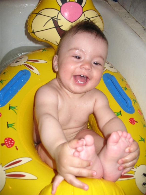 Матвейка купается!!!