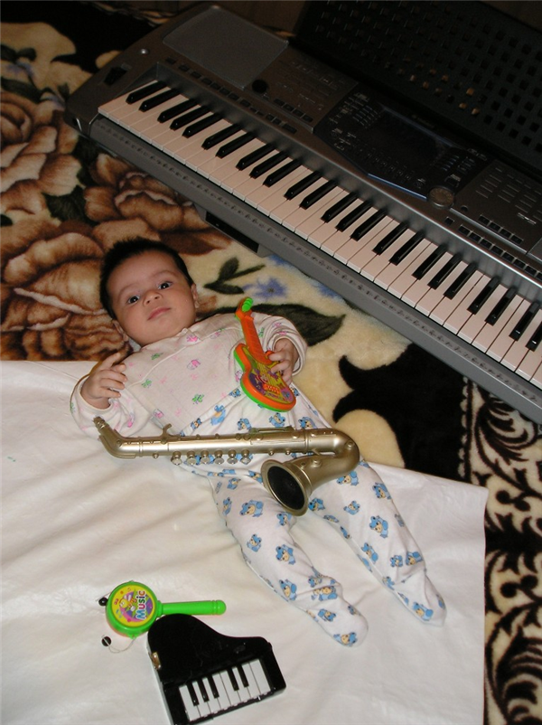Будущий музыкант!
