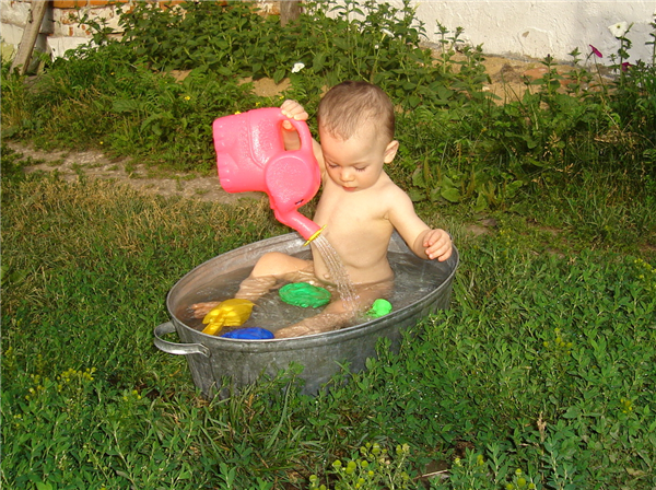 Слоник ты меня полей, может выросту быстрей.