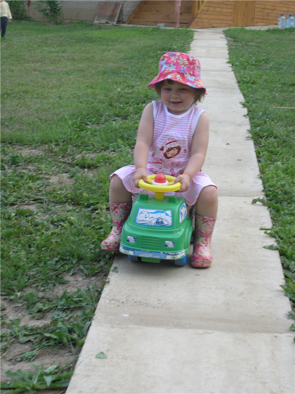 хорошо летом на даче, самое главное весело!