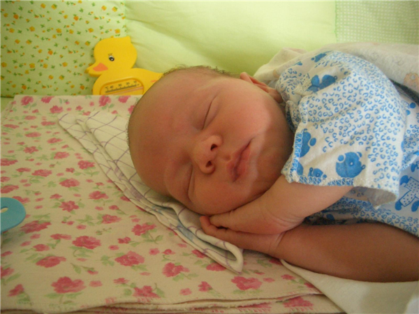 Спящий бутуз