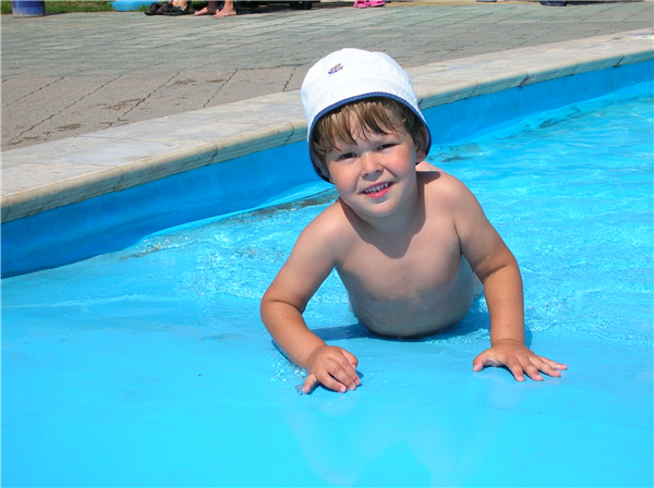 Дельфиненок