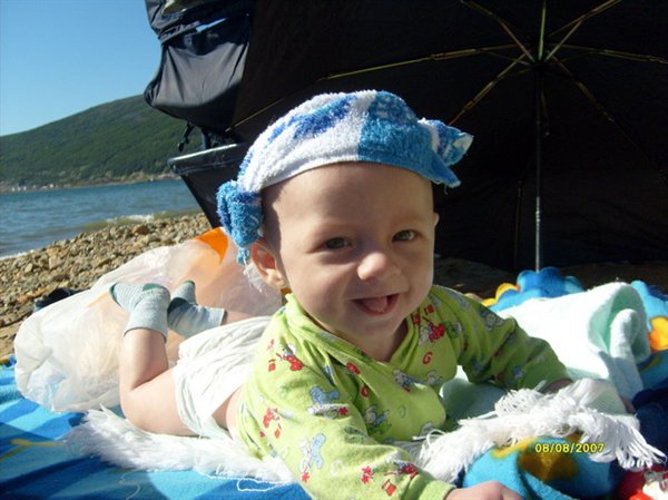 я на солнышке лЯжу и на маму я смотрю!!!