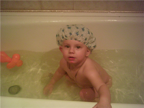 Под шапочкой ушки-лопоушки и кудряшки - их нельзя мочить!!!