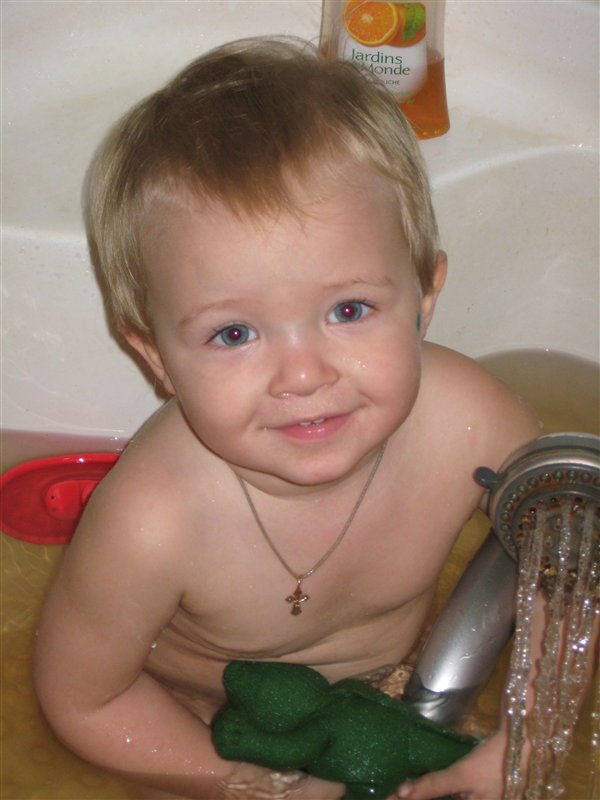 Яшенька купается любит, а фотографироваться в ванной любит ещё больше!  