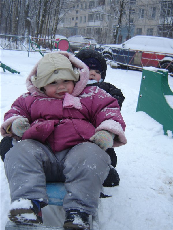 Люблю кататься я на санках, особенно вдвоем!
