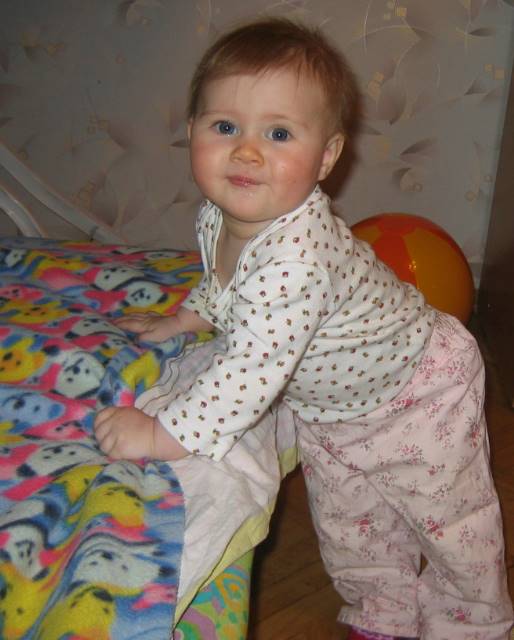 А я на ножки встала!