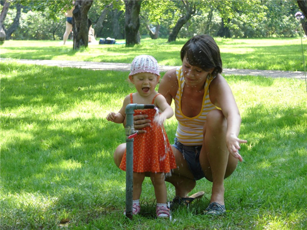 А водичка-то холодная!