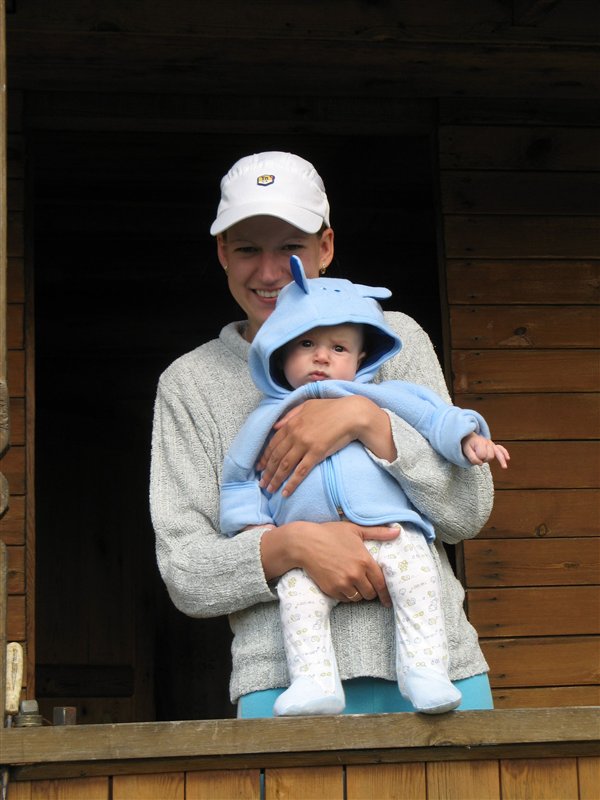 хорошо на даче летом.....:) только лето какое то не теплое, грустно все это...