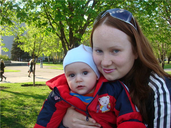 Мама Юленька с солнышком Колюськой