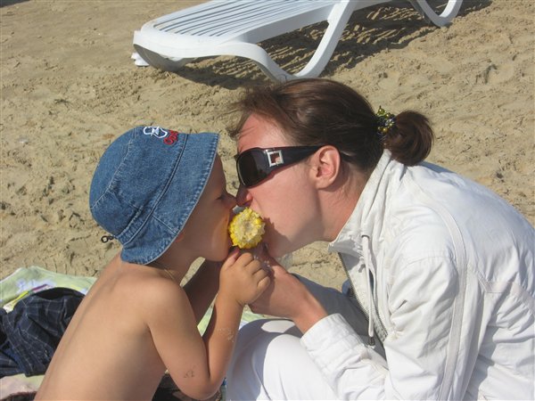 И всё-таки с мамкой есть вкуснее)))