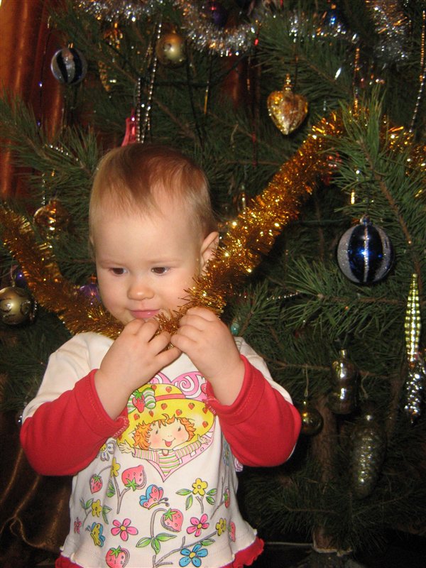 Украшая елку, наряжусь сама