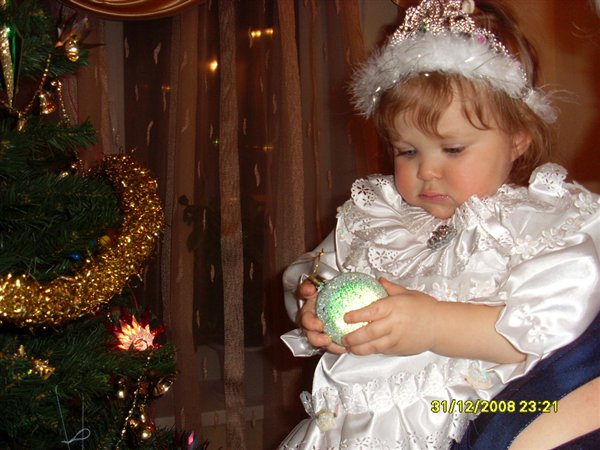 какой красивый новогодний шарик :)