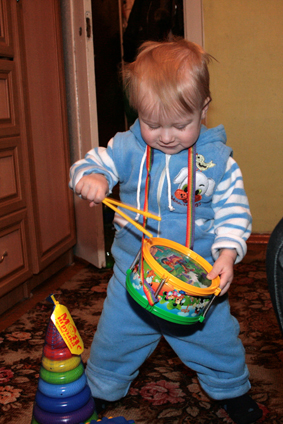 А я играю на гармошке,,, или на барабане?