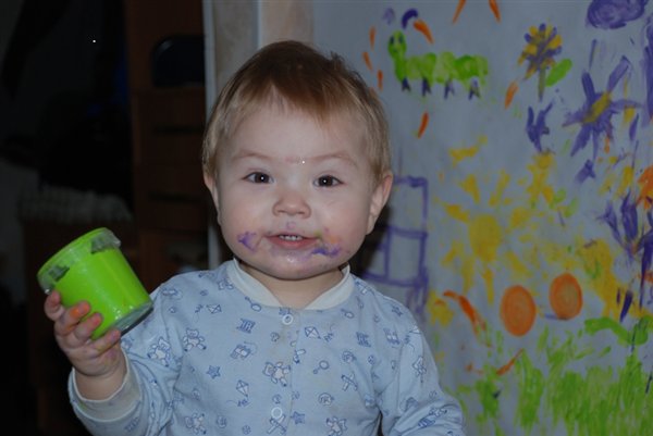 Маруся-маленький художник!