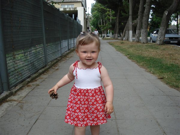 Лето 2009 Катюшка гуляет по Анапе