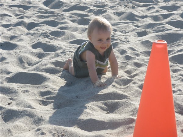 я на пляже лежу