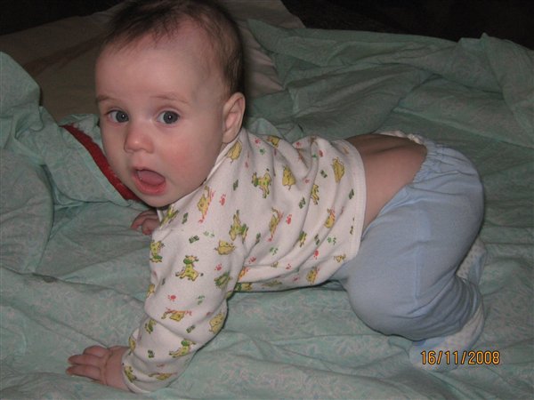 Cтефан учится ползать...