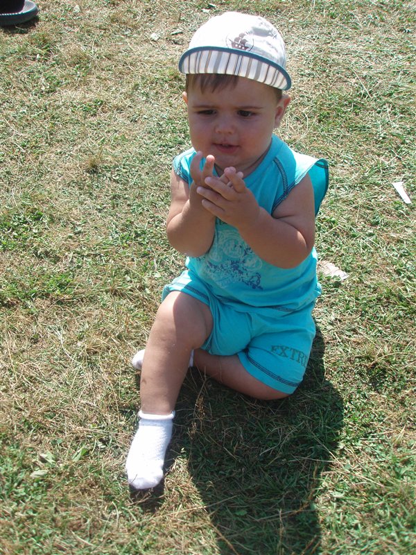 Гадаю по руке.