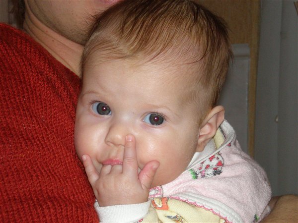 Весь кулак пока не умещается