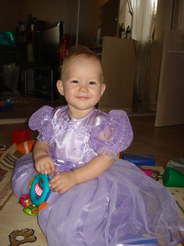 красотка в сиреневом