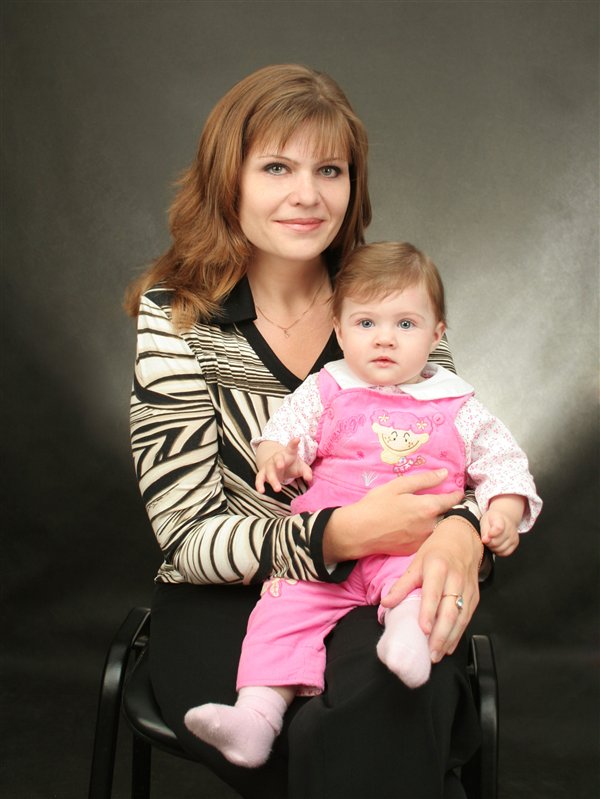 Только из детства запомню руки, что любят и ждут